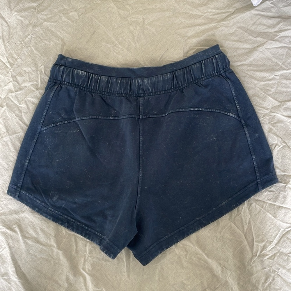 🍋 gently used lululemon inner glow shorts🍋 - Picture 4 of 7